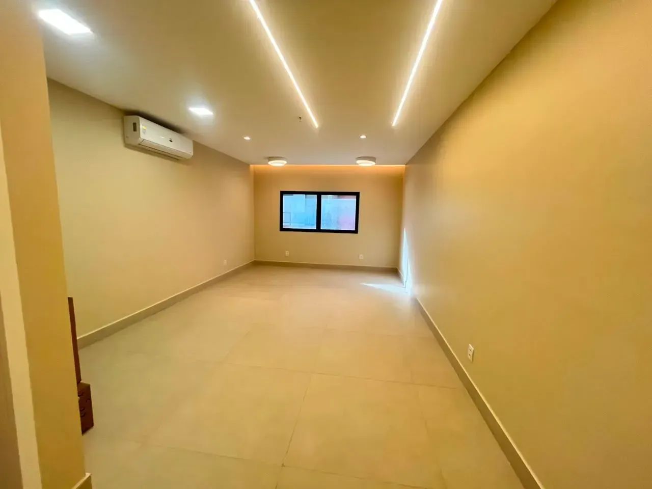 ED ARYA TOWER - SALA COMERCIAL - UMARIZAL