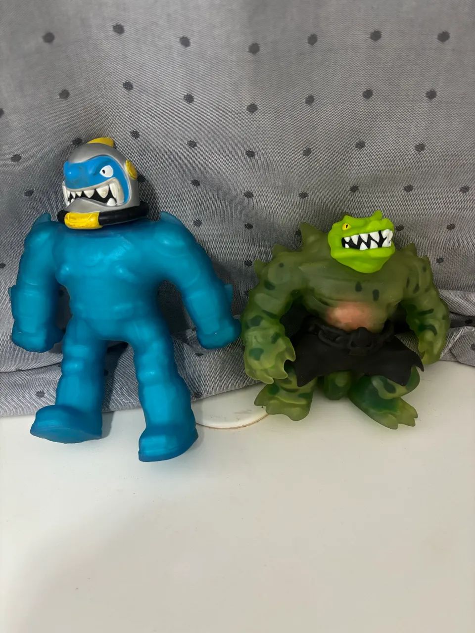 Dois bonecos elásticos  GOO JITZU 
