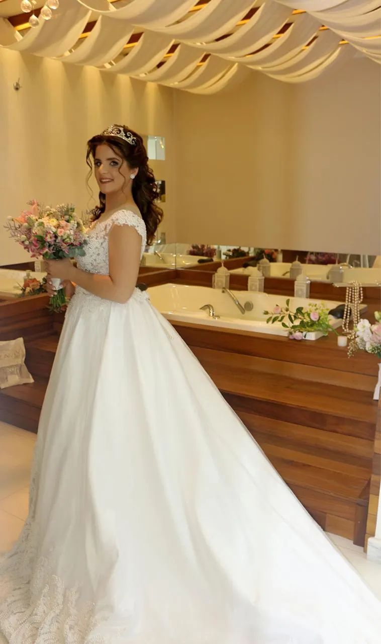 Vestido de Noiva Bordado com Pérolas  - Foto 2