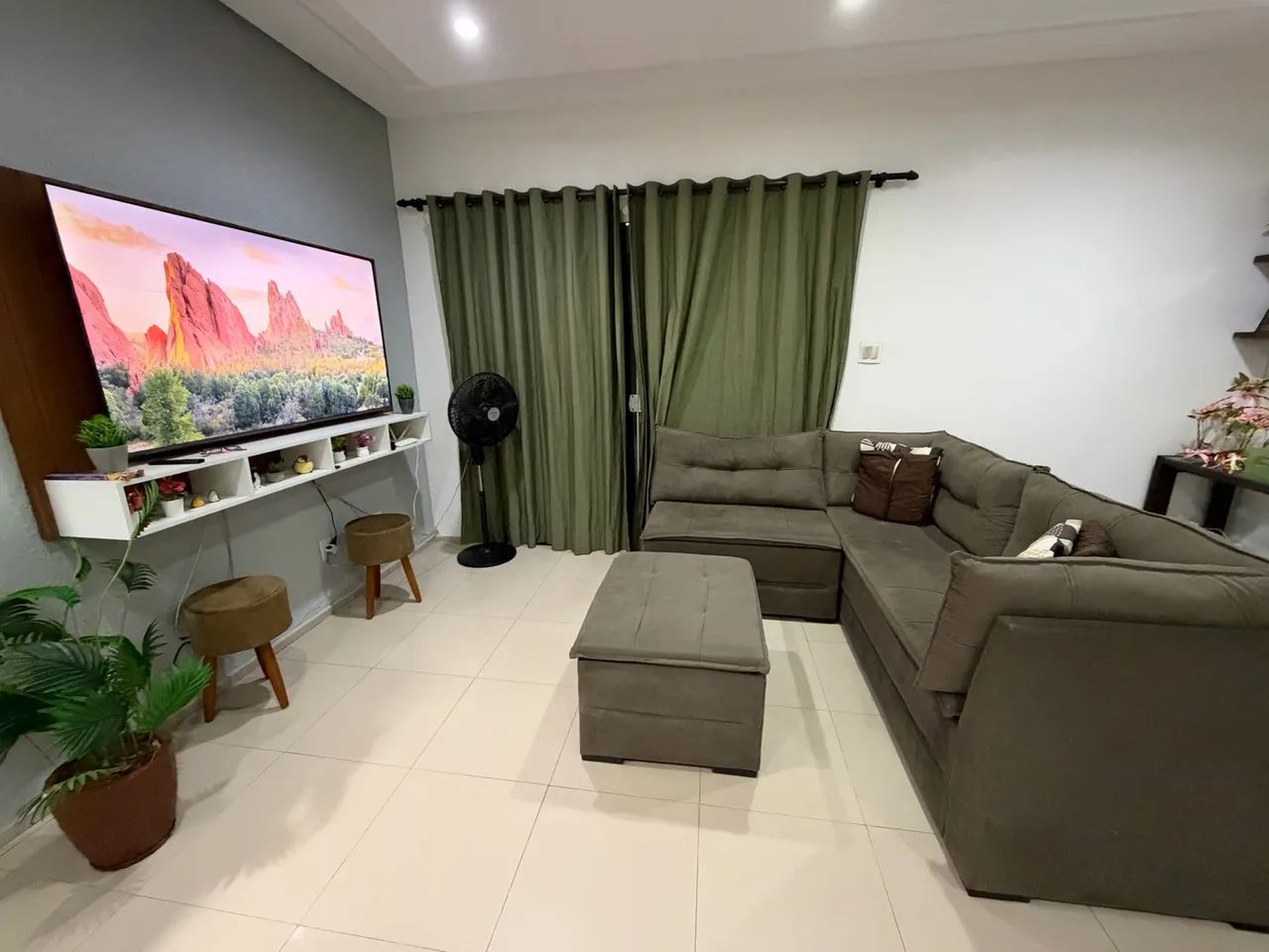 Sala Conpleta  com Rack , sofá e Televisor  - Foto 5