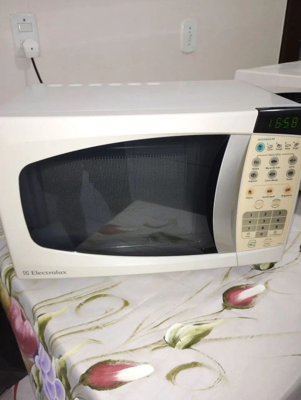 Microondas Electrolux 18l 110v funcionando perfeitamente 
