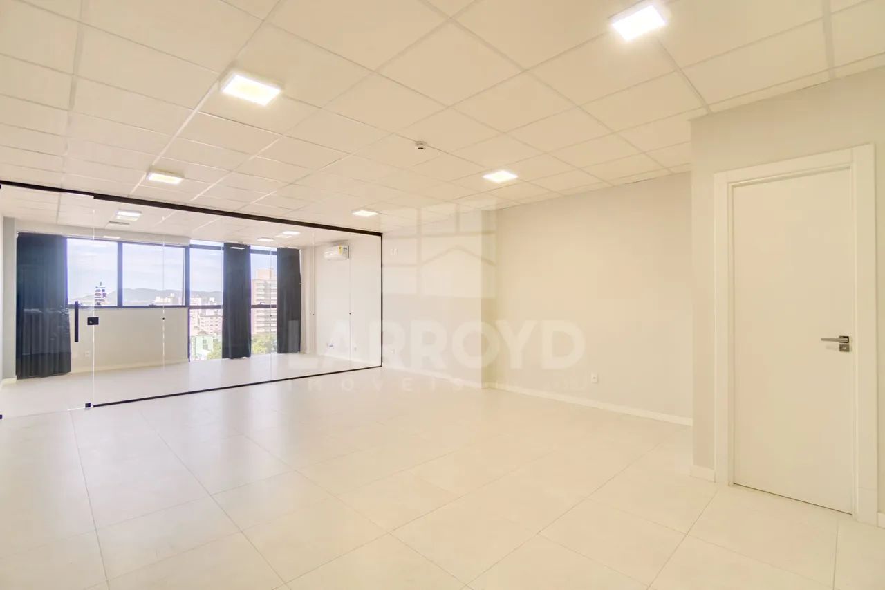 Sala comercial à venda no Seven Business Center.