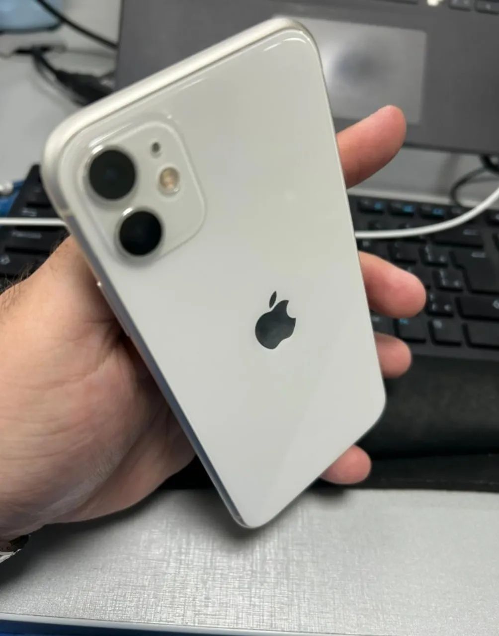 iPhone 11 64GB - Branco (Sem Detalhes)