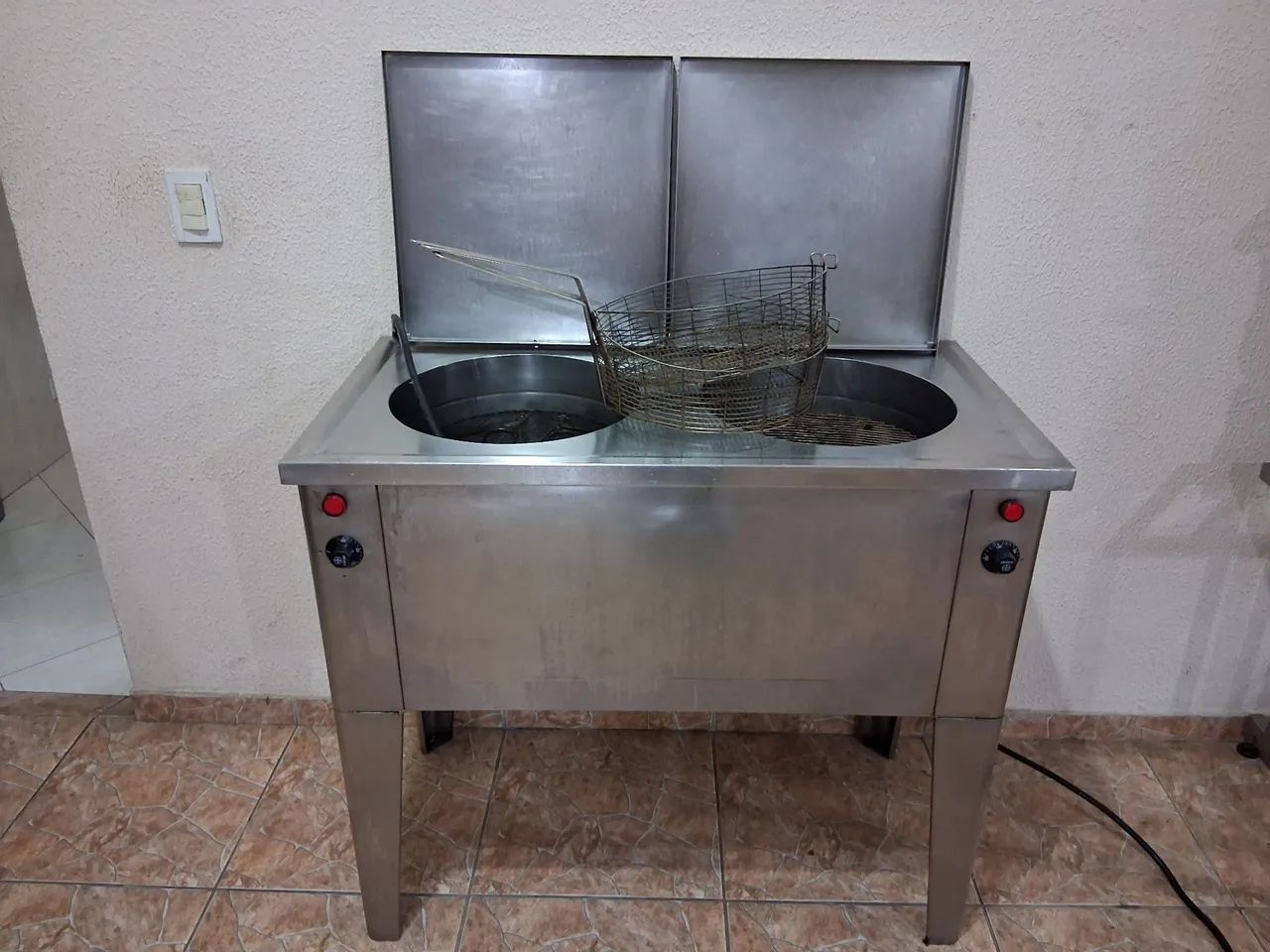 Fritadeira Elétrica Industrial Dupla em Inox - 2 Cubas com Cestos - Ótimo estado 