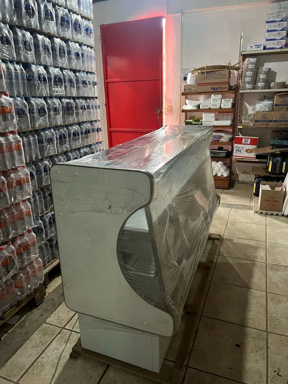 Balcão refrigerado na caixa, nunca usado