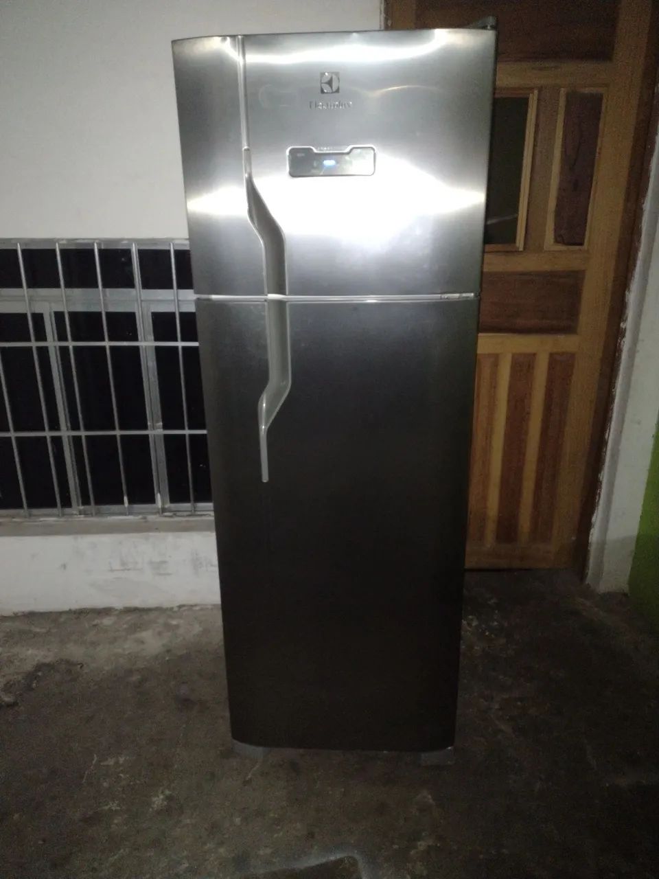 vendo refrigerador Electrolux inox funcionando perfeitamente 