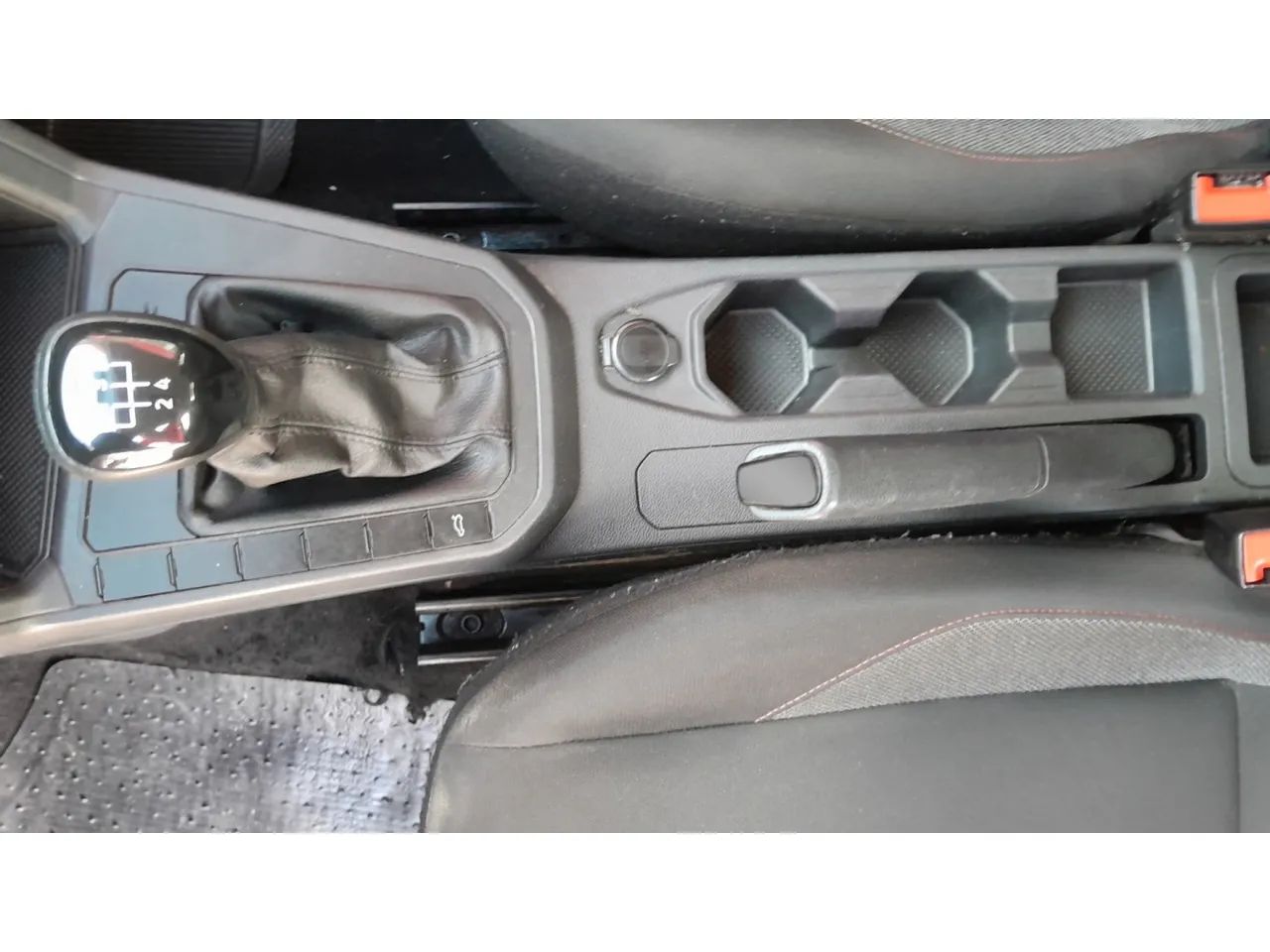 Volkswagen Polo Track 1.0 Flex 12V 5p, foto 16 de 16
