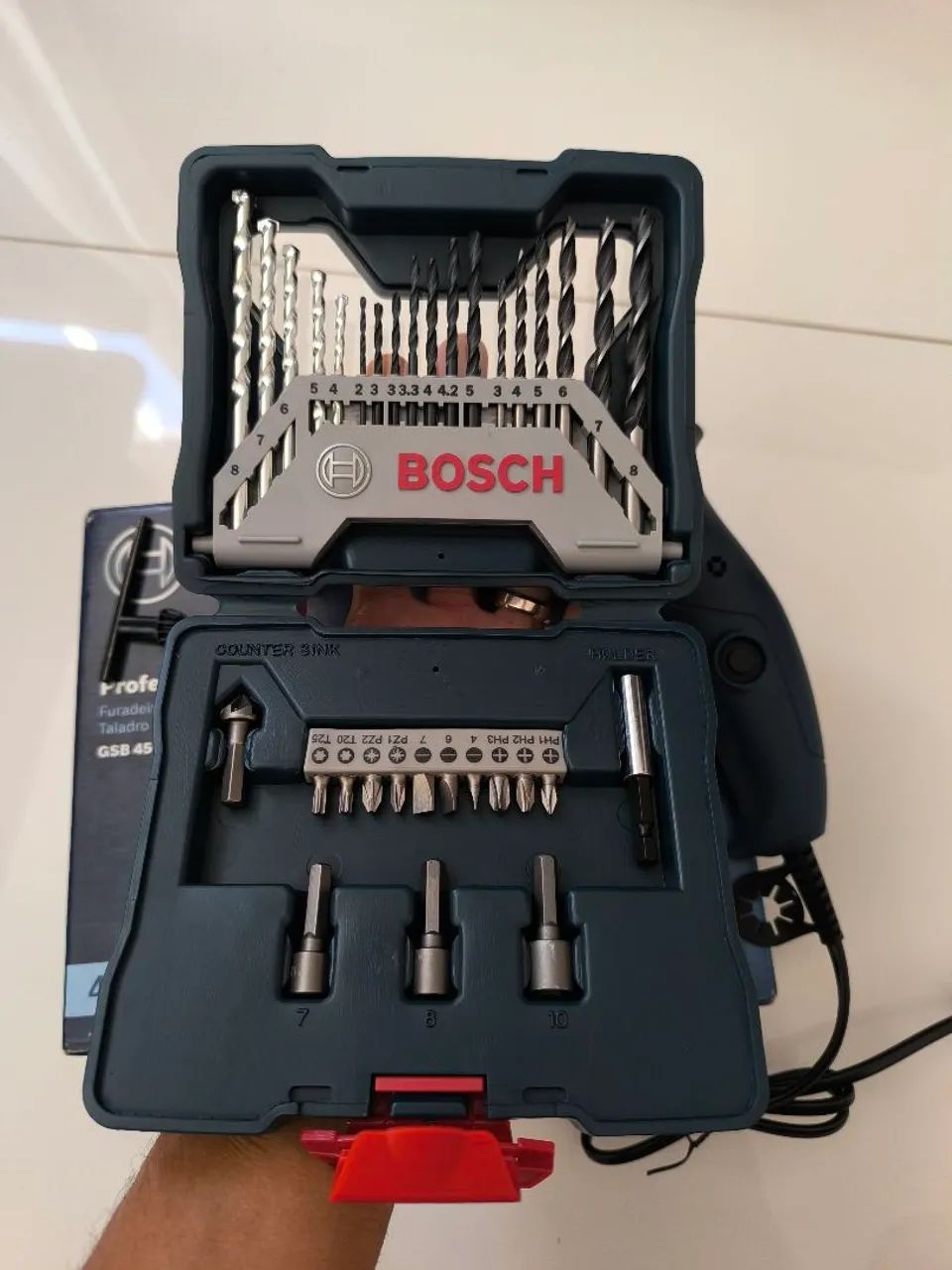 Furadeira Bosch de impacto 127v + Kit de brocas com 33 peças, pronta entrega - Foto 2