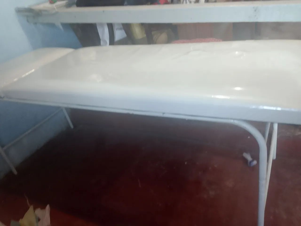 Vende-se uma maca de salão semi nova