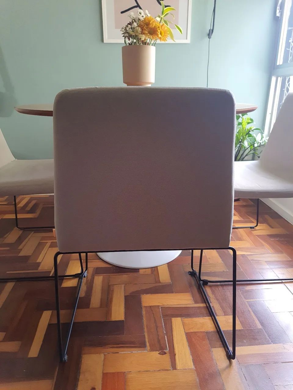 Cadeiras estofadas com pés de ferro - Foto 4