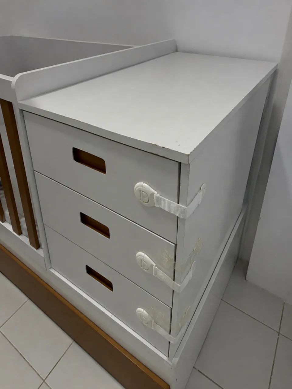Berço 3 em 1 com Cômoda e Cama Auxiliar retrátil - Foto 3