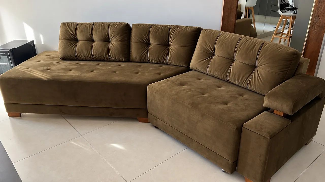 SOFÁ COM CHAISE 