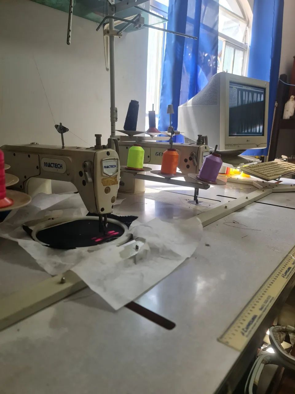 Máquina de bordar industrial - Foto 2