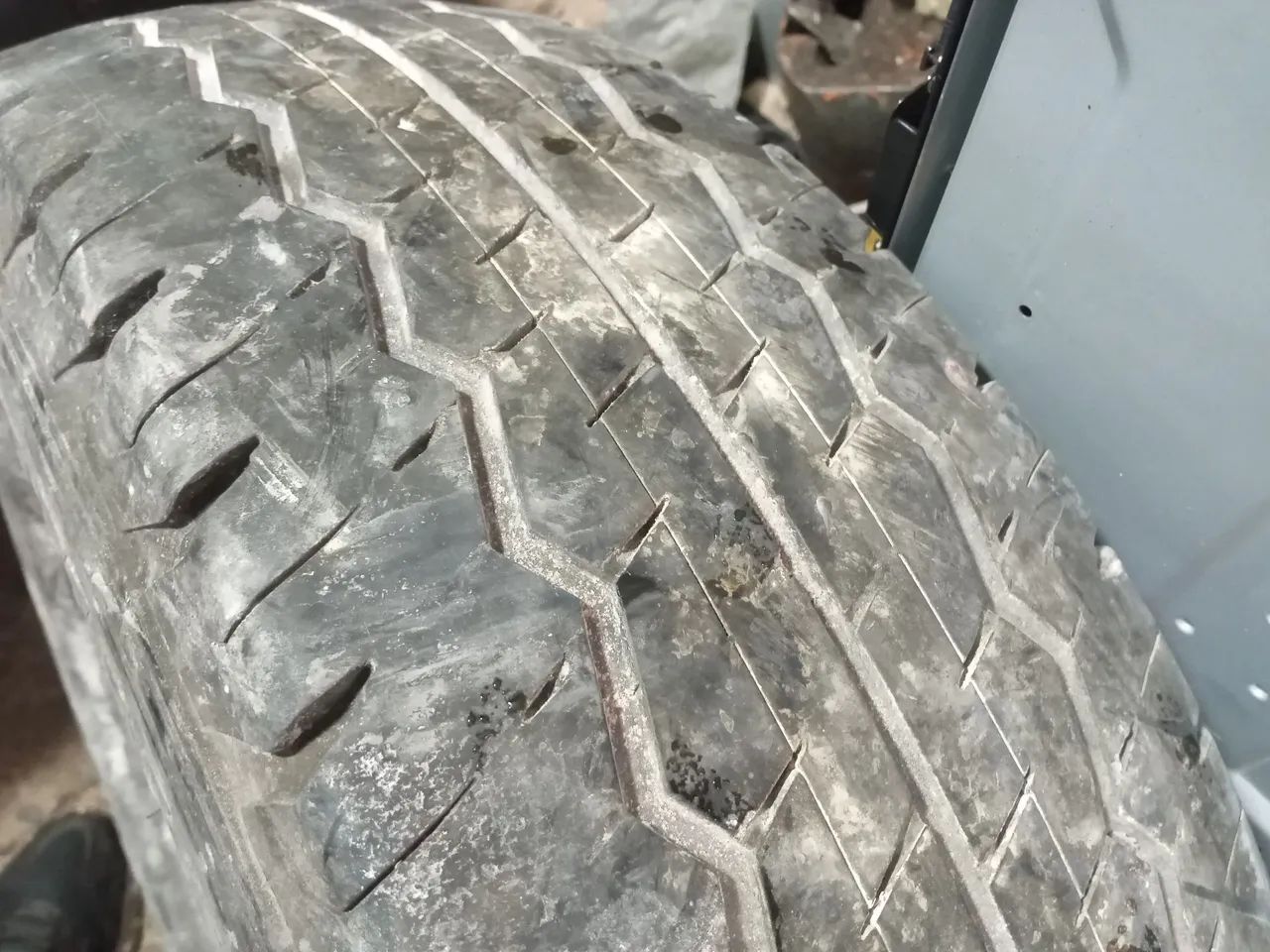 PNEU PARA VAN MEDIDA 195 / 70 R 15c DUNLOP - Foto 4