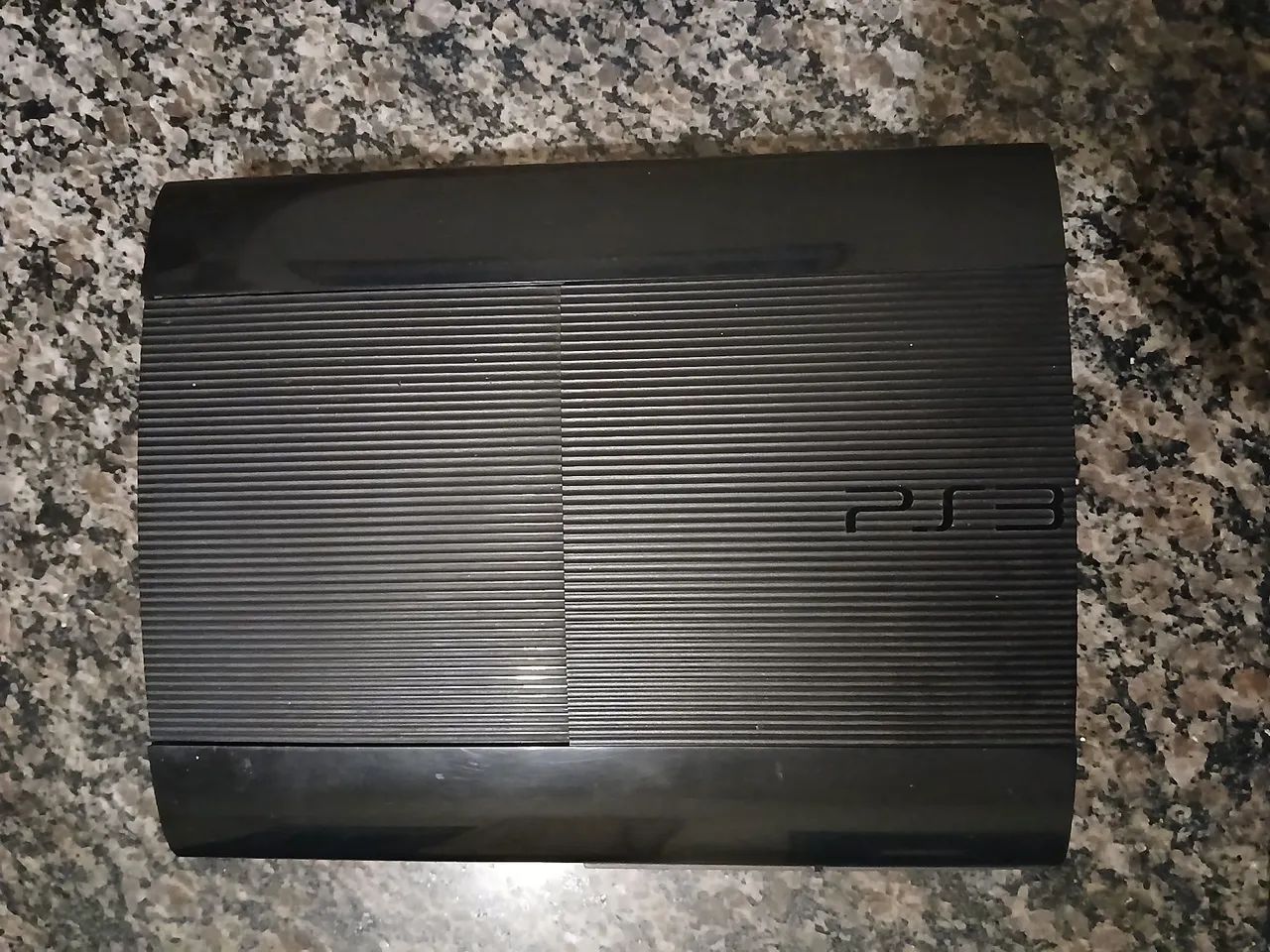 Ps3 em perfeito estado com todos o componentes mais 1 controle e 6 jogos