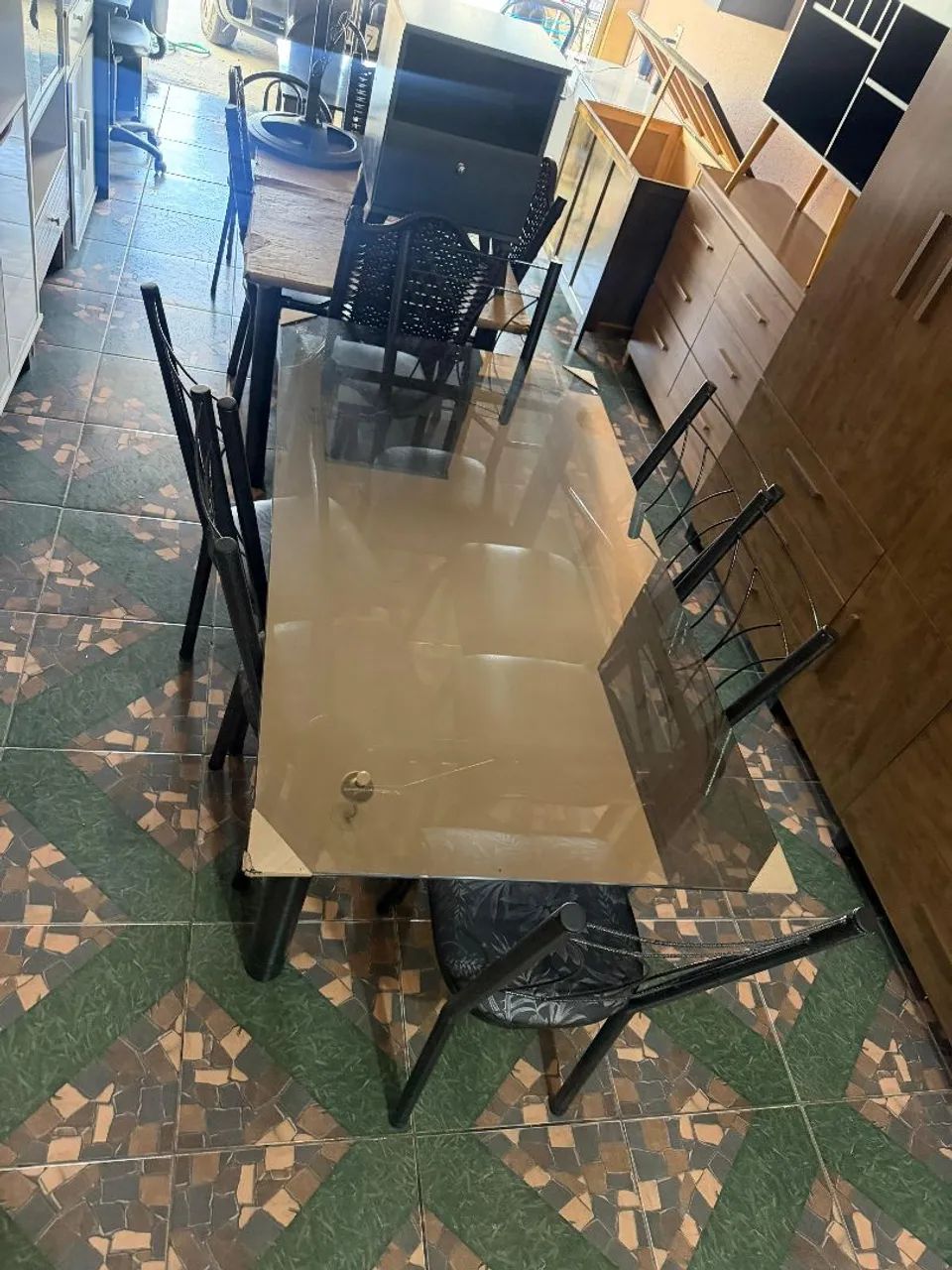 Mesa de jantar com tampo de vidro e 6 cadeiras nova  - Foto 5