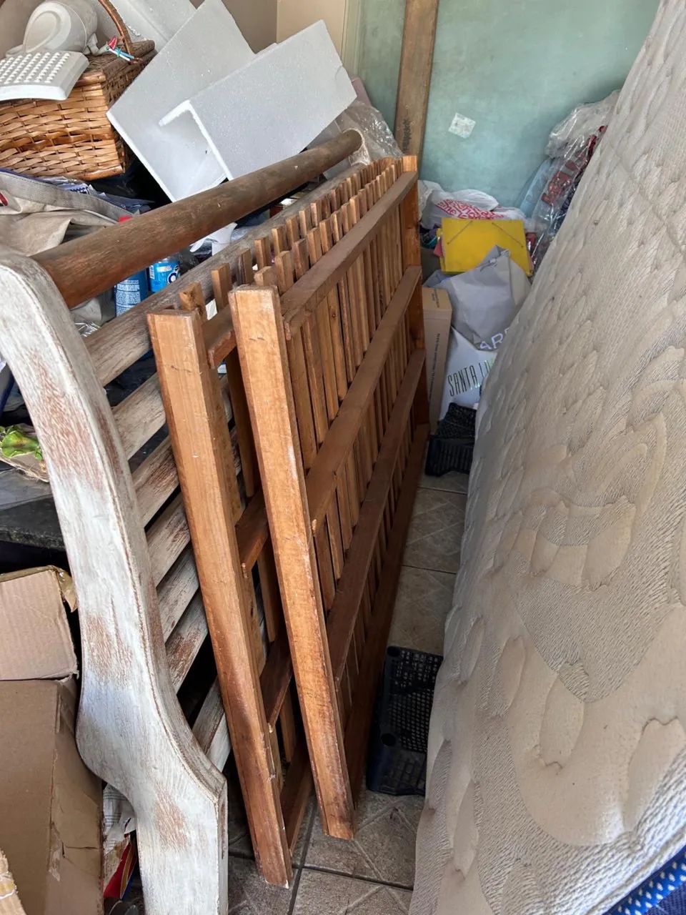 Cama Queen size em madeira  maciça  com colchão  - Foto 2