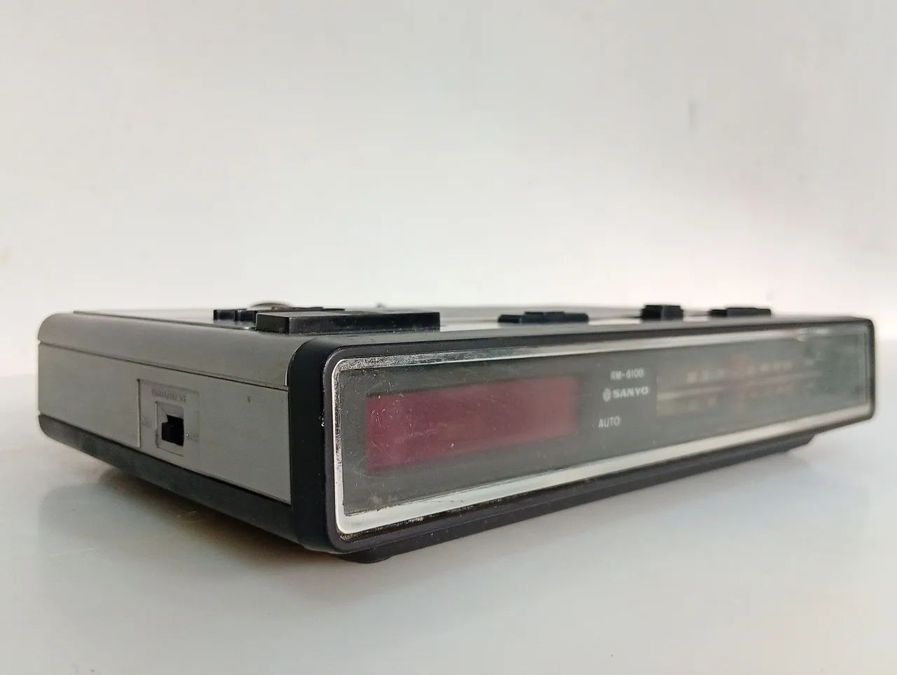 rádio relógio sanyo rm-6100 - Foto 3