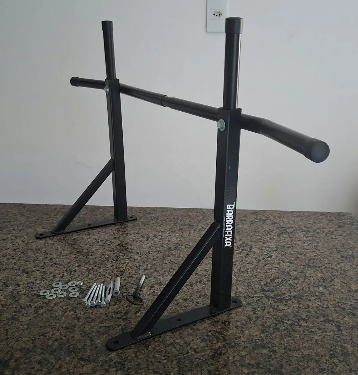 Barra Fixa de Parede c/ suporte p/ saco de pancada