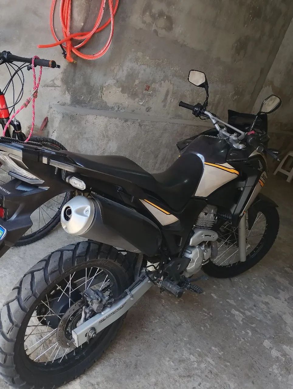 XRE 300 ADVENTURE