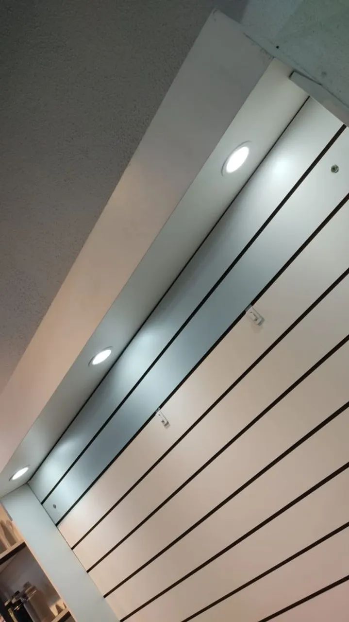 Expositor/vitrine/armário canaletado com led - Foto 2
