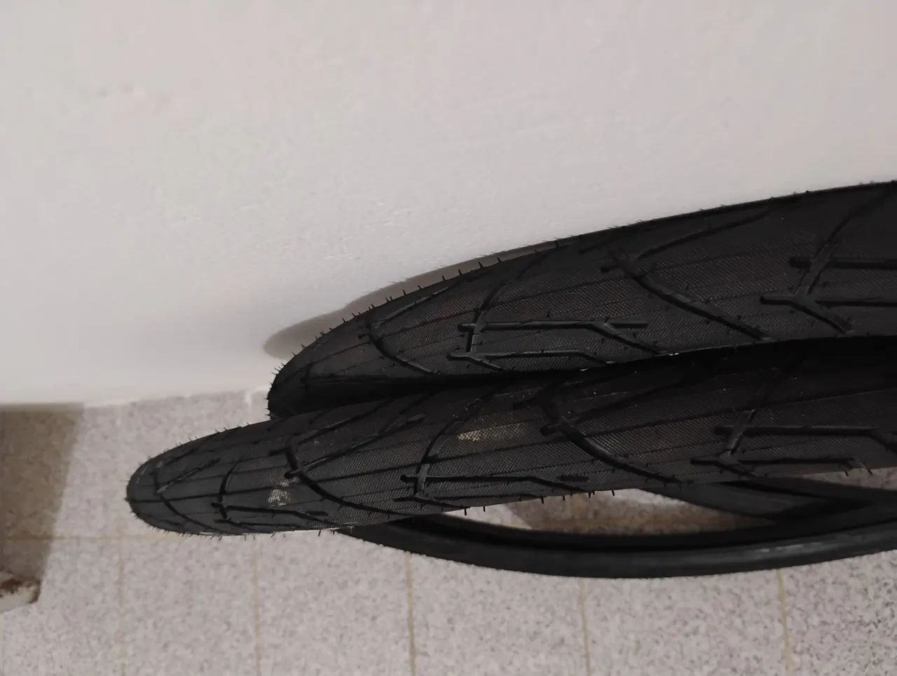 Vende-se pneu de bicicleta aro 26 - Foto 3