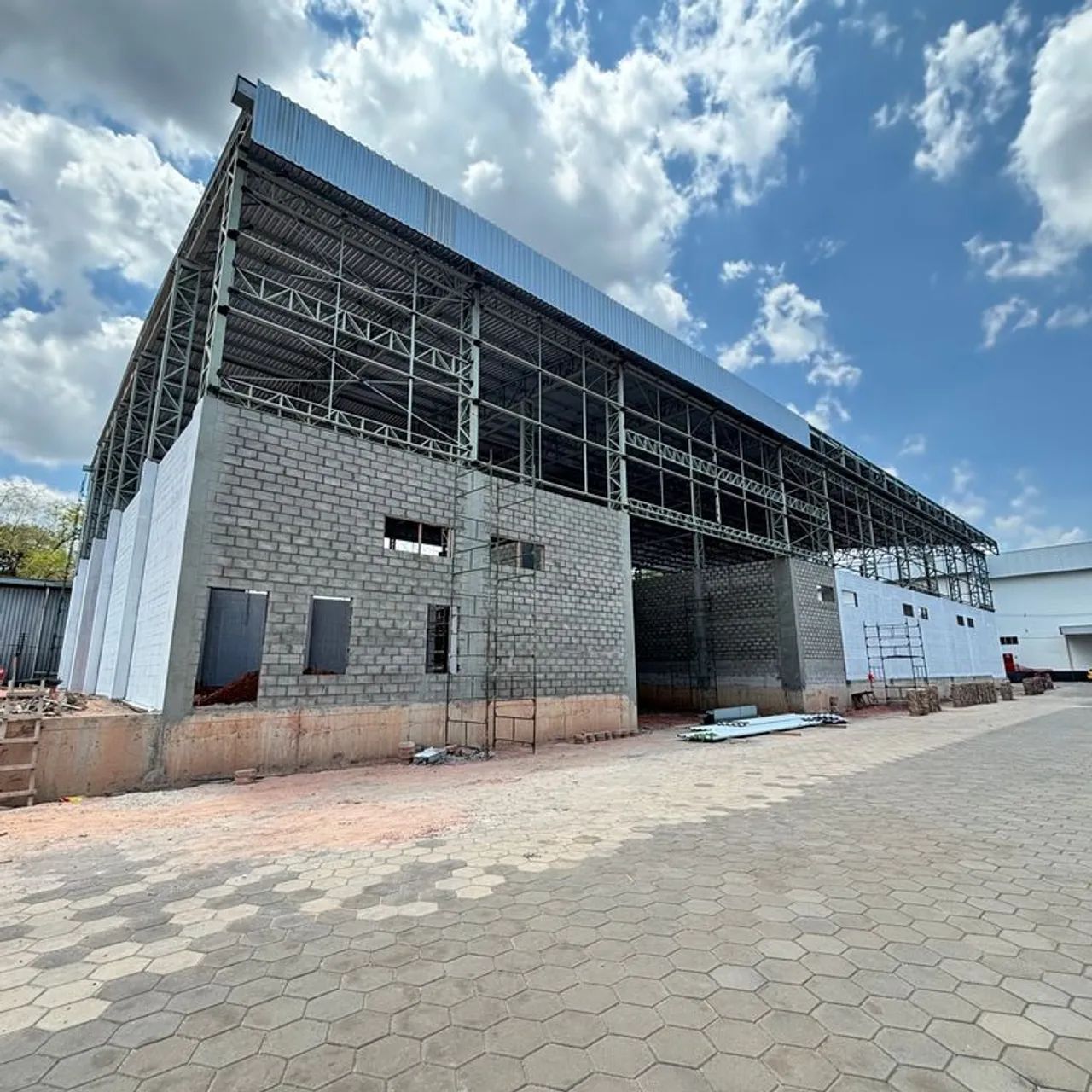 Galpão nível 5 1900m2