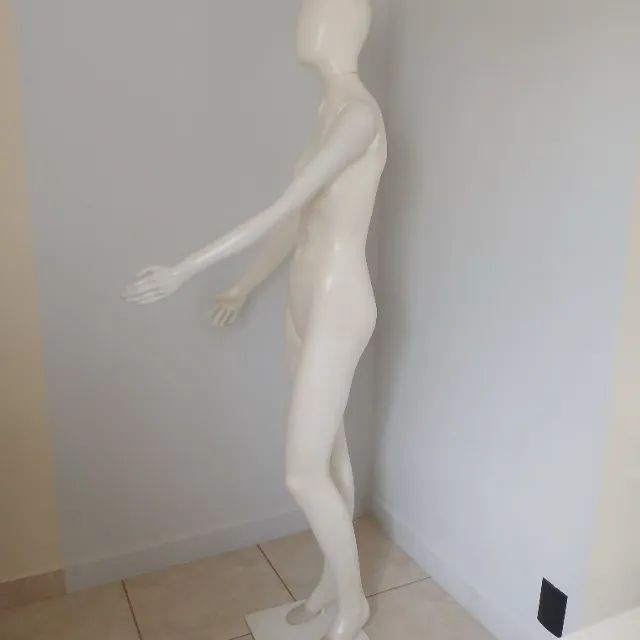 Manequim Feminino Com Braços Cabeça e Pedestal  - Foto 3
