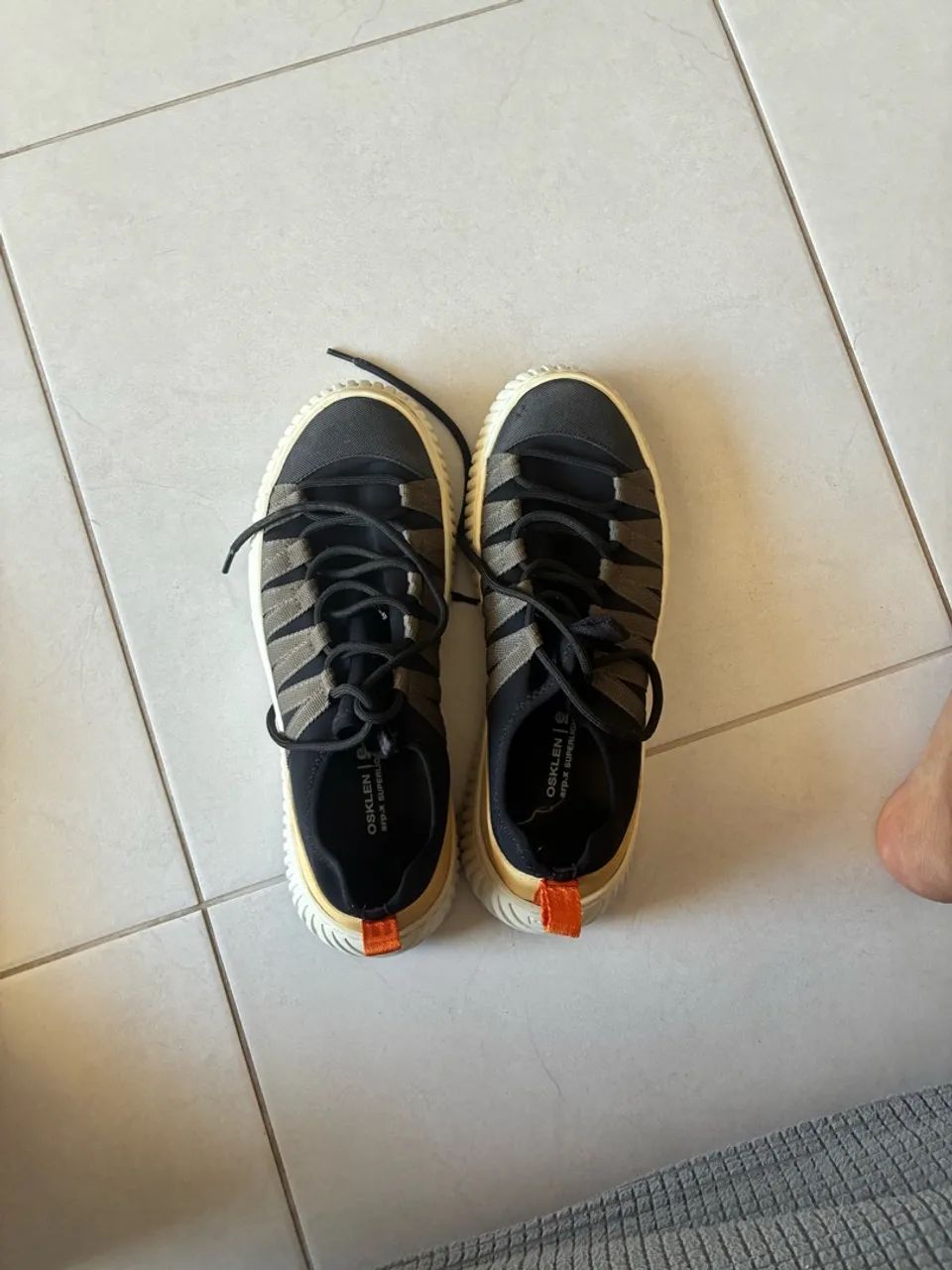 Tenis osklen 41 preço negociavel - Foto 3