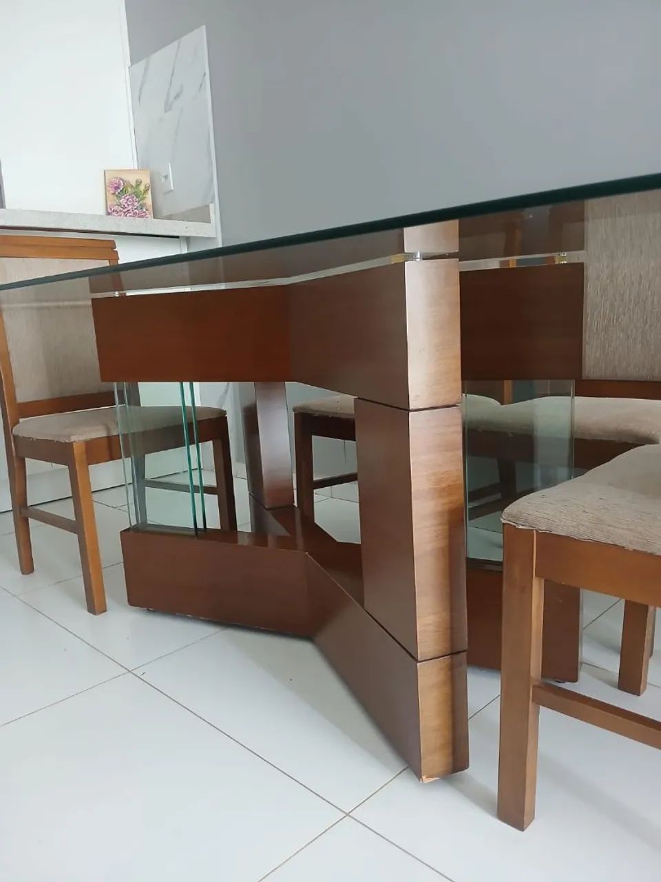 Mesa de madeira com 6 cadeiras - Foto 3