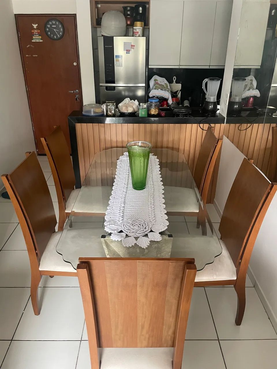 Mesa de jantar com 5 cadeiras em madeira - Foto 2