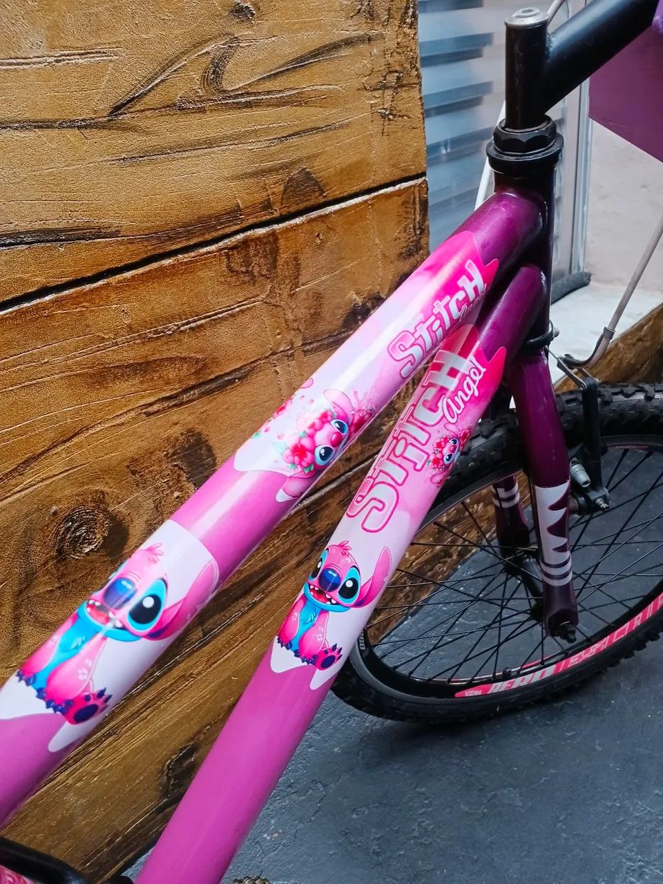 Bicicleta aro 20" personagem Stitch,  usada. - Foto 4