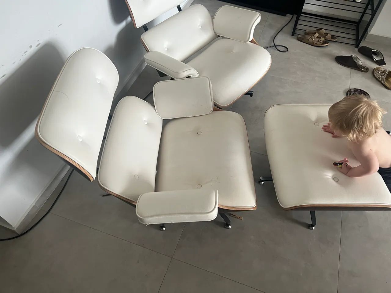 Poltrona Charles Eames em Couro Legítimo + Puff - Foto 3