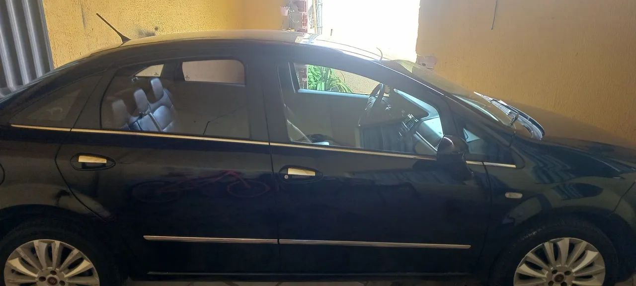 Fiat Linea LINEA ABSOLUTE 1.9/1.8 Flex Dualogic 4p 2010