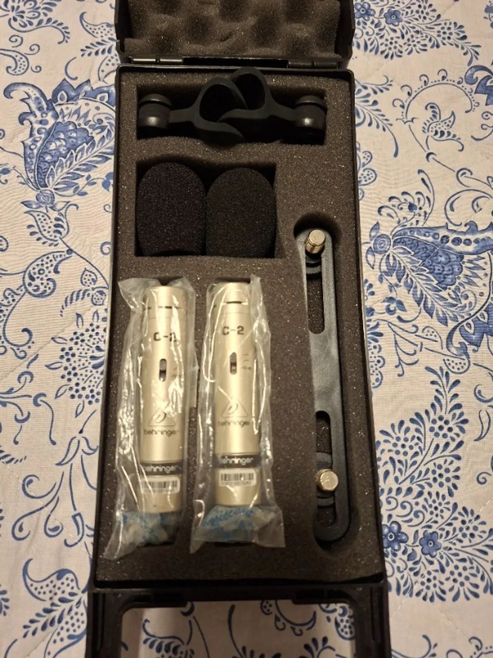 Par de Microfones Condensadores Behringer C-2 - Foto 2