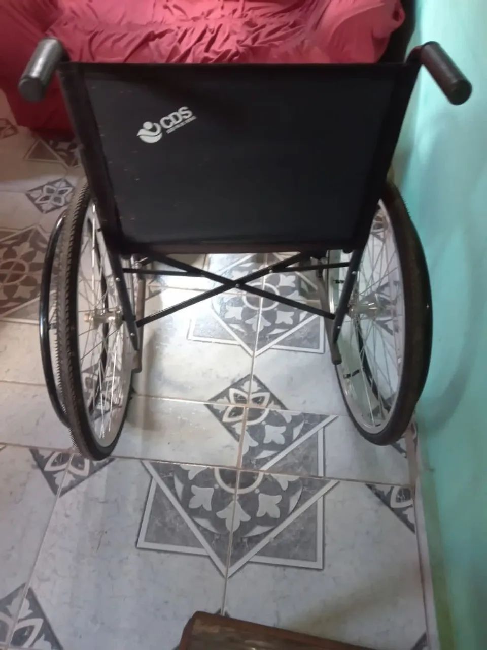 Cadeira de rodas simples 