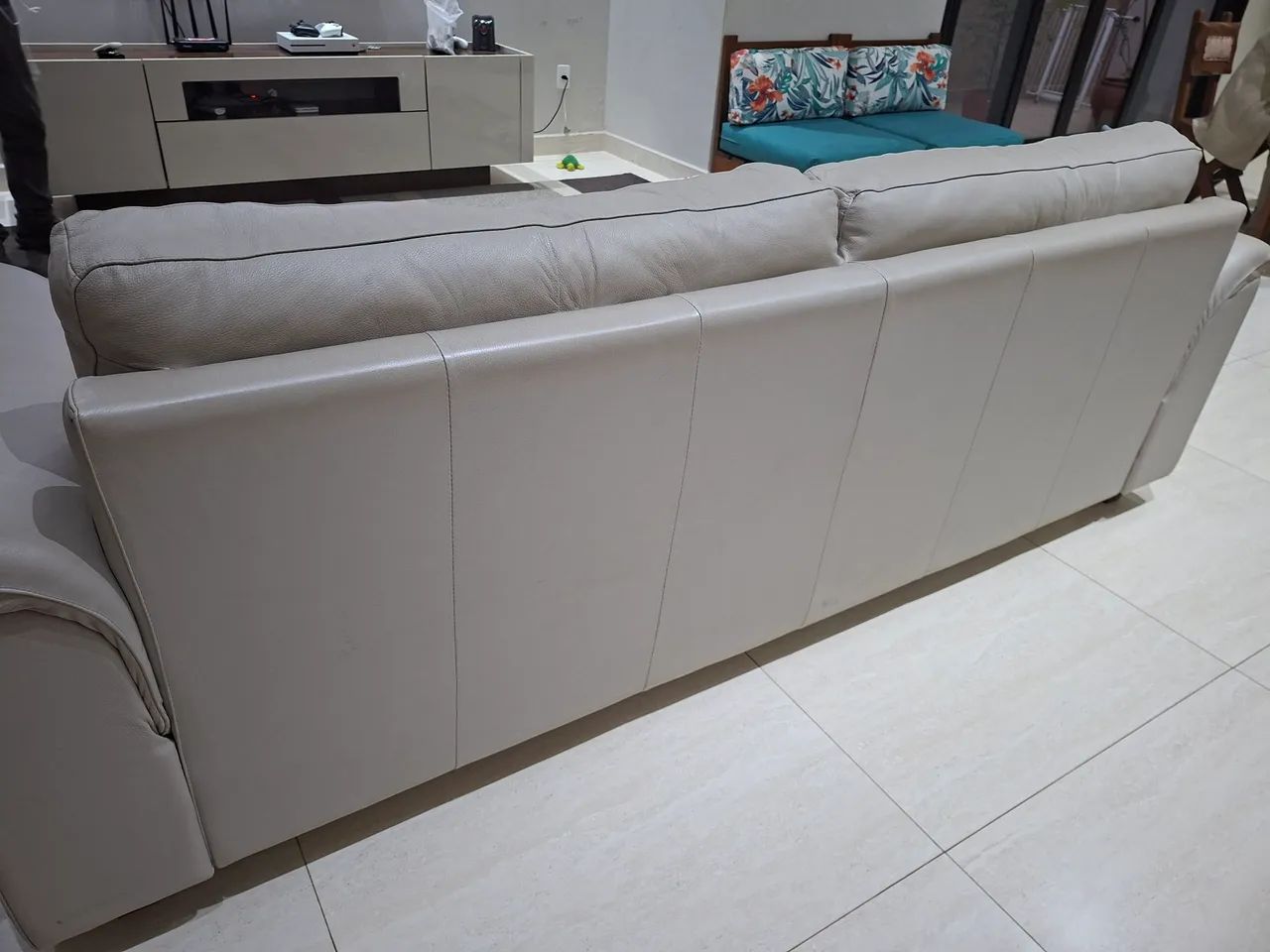 SOFA COURO LEGITIMO - Foto 2