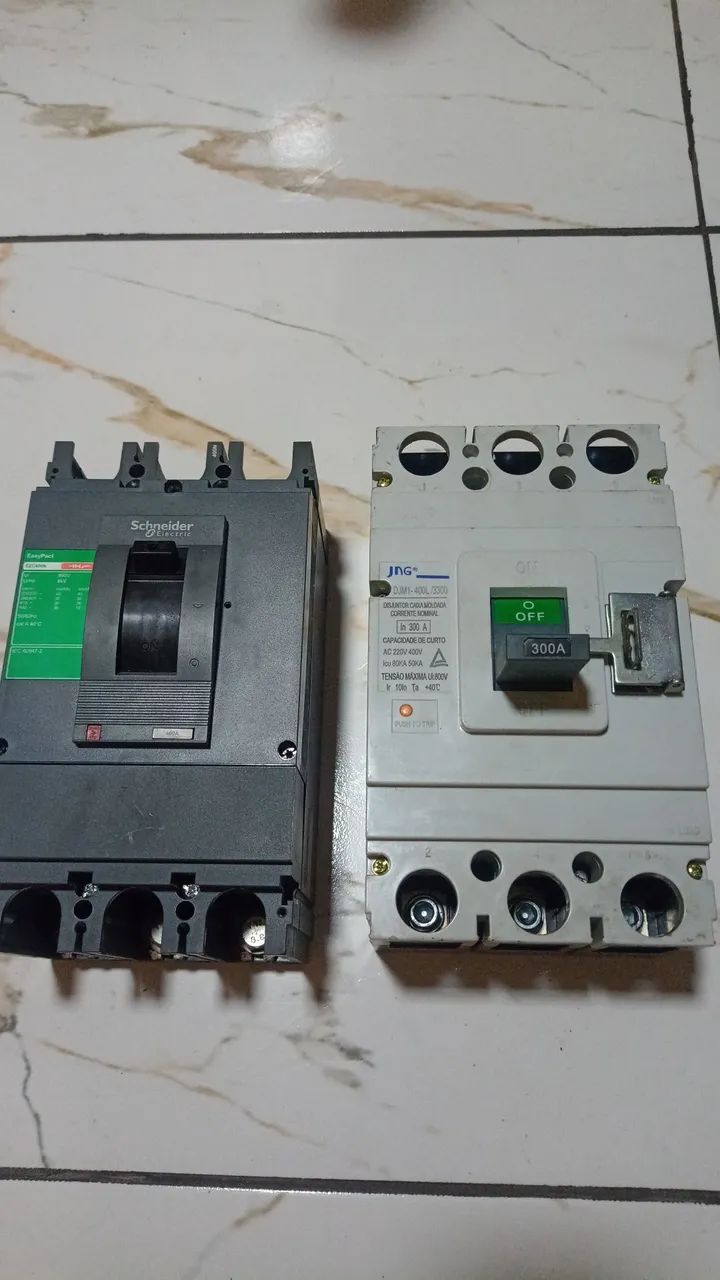 Disjuntor de 300A. E de 400A