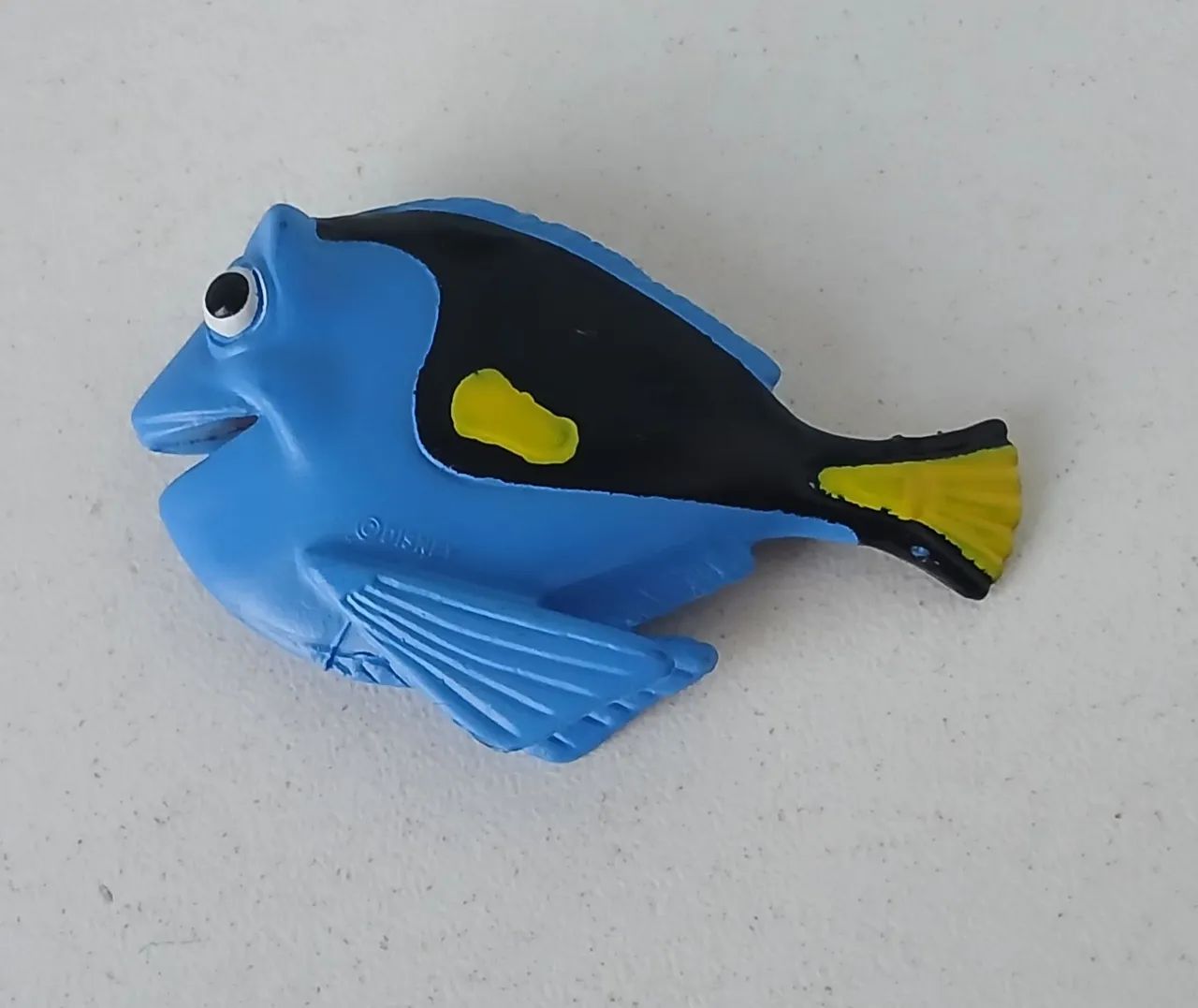 BONECO MINIATURA DISNEY ORIGINAL PROCURANDO NEMO DORY PIXAR - Foto 2