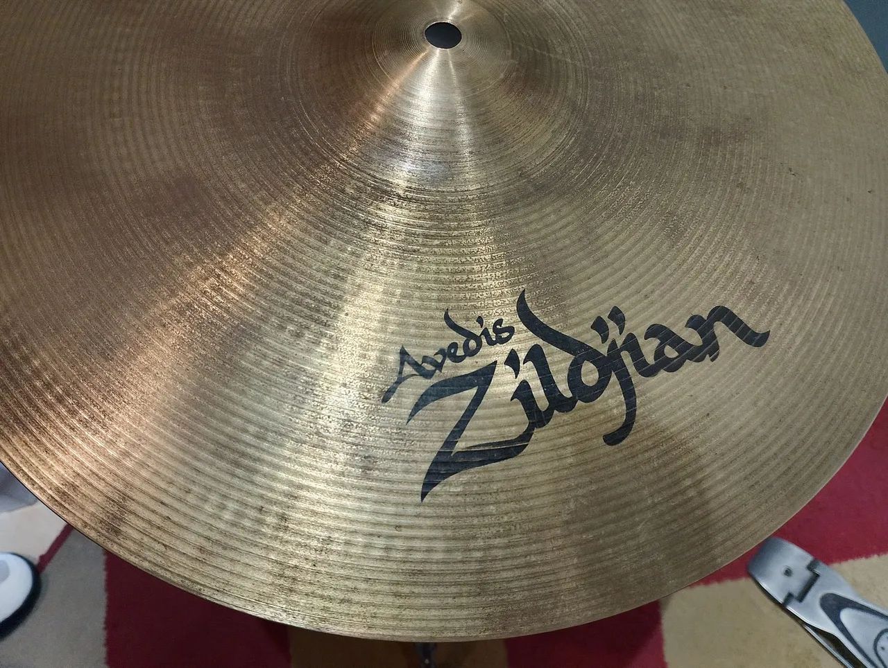 Prato Zildjian Avedis rock crash 16 polegadas  - Foto 5