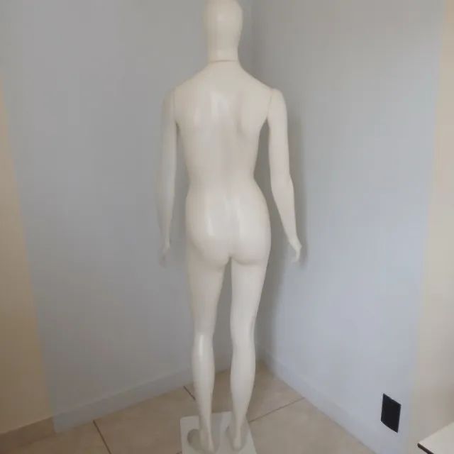 Manequim Feminino Com Braços Cabeça e Pedestal  - Foto 5
