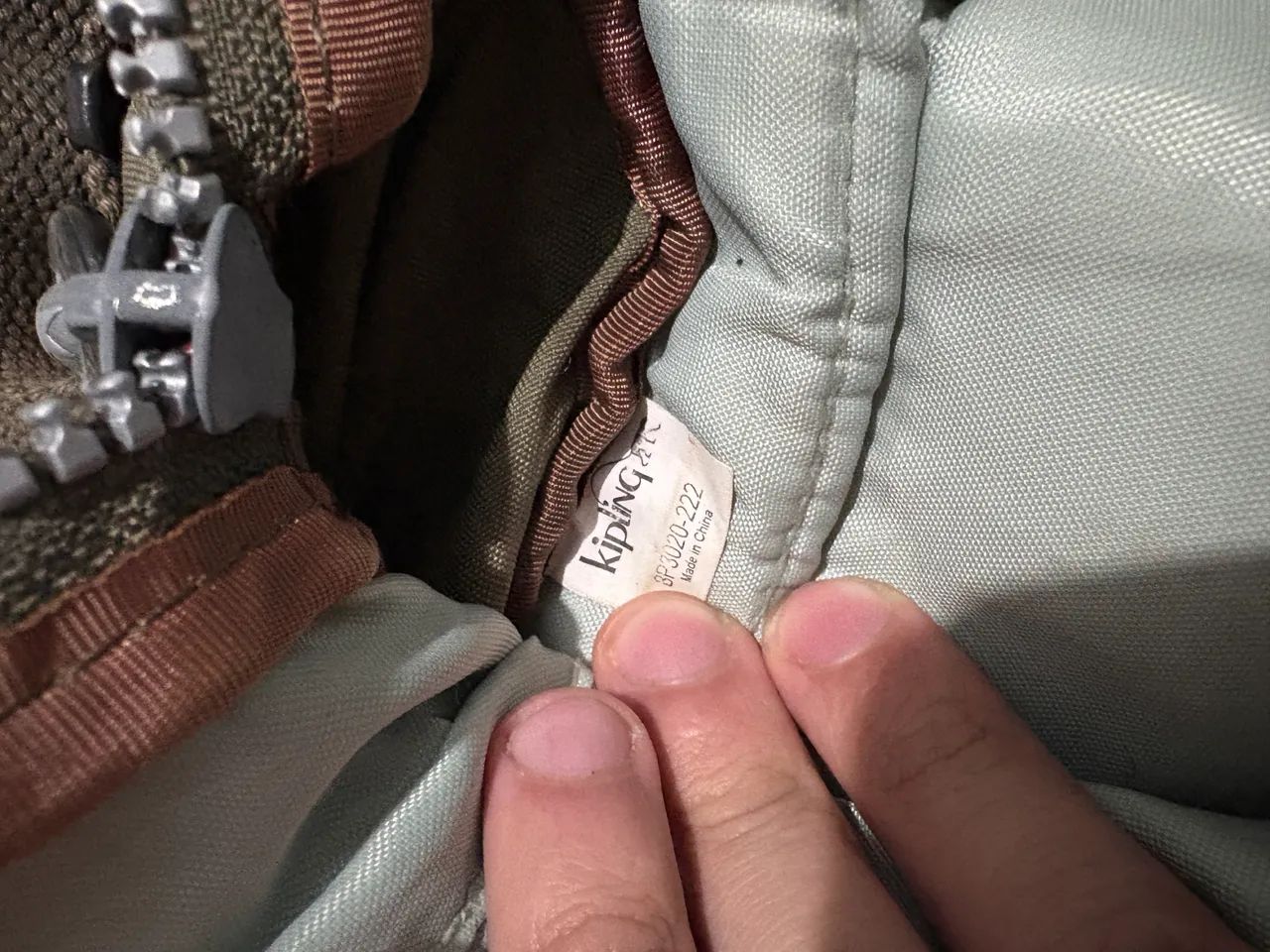 Mochila Kipling Seoul Large Original na cor verde oliva. - Foto 4