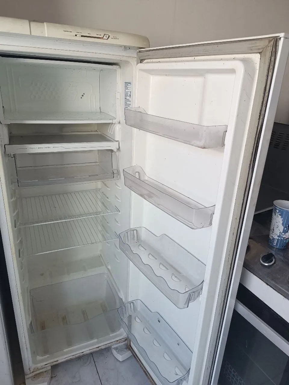 Vendo geladeira Eletrolux  - Foto 2