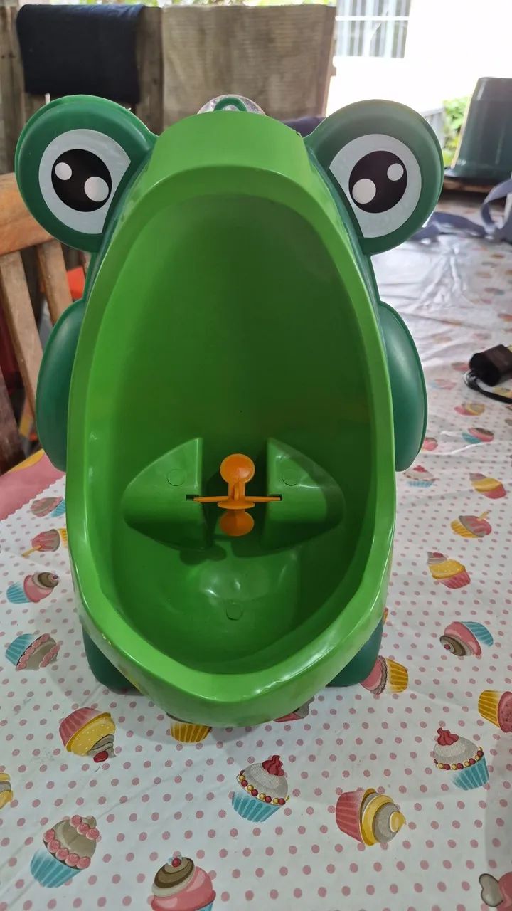Kit com mictório e assento redutor infantil
