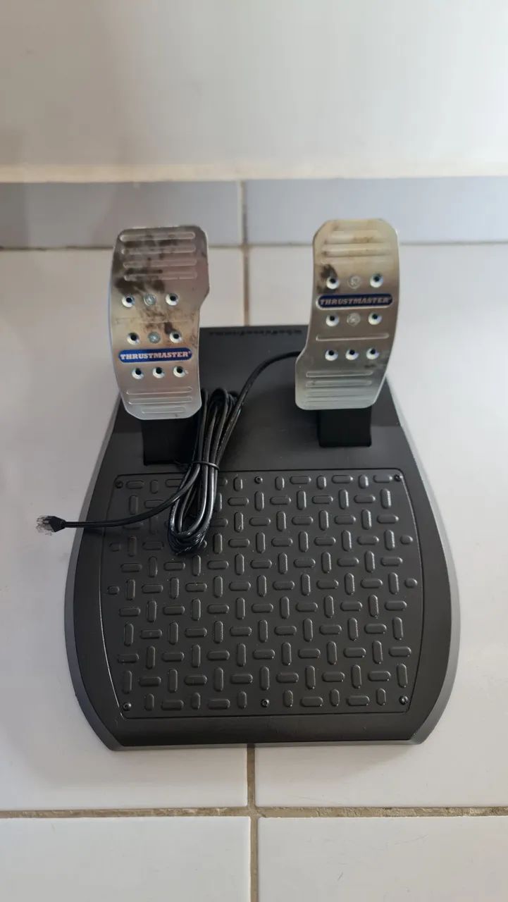 Thrustmaster T300RS - Foto 3