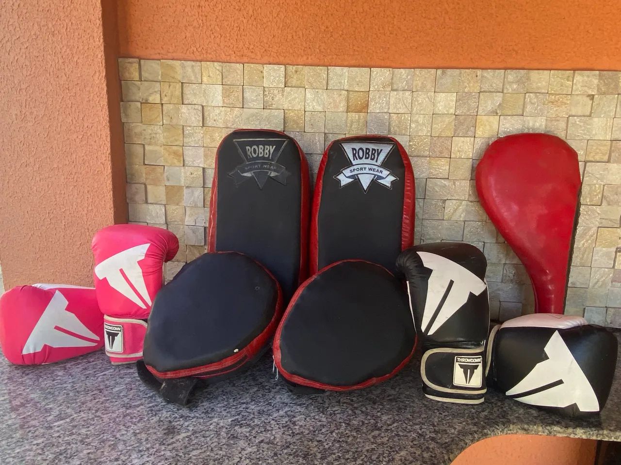 Luvas de boxe e jogo de aparadores - Foto 3