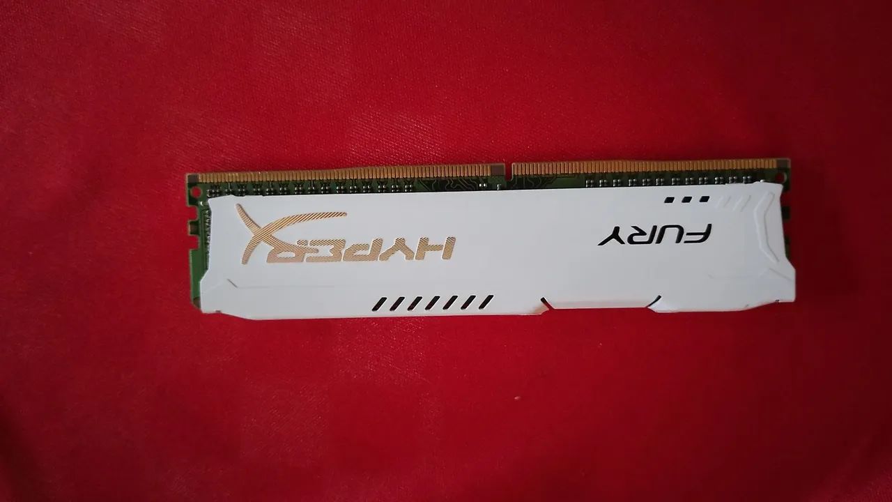 Memória RAM DDR4 16 gigas excelente 