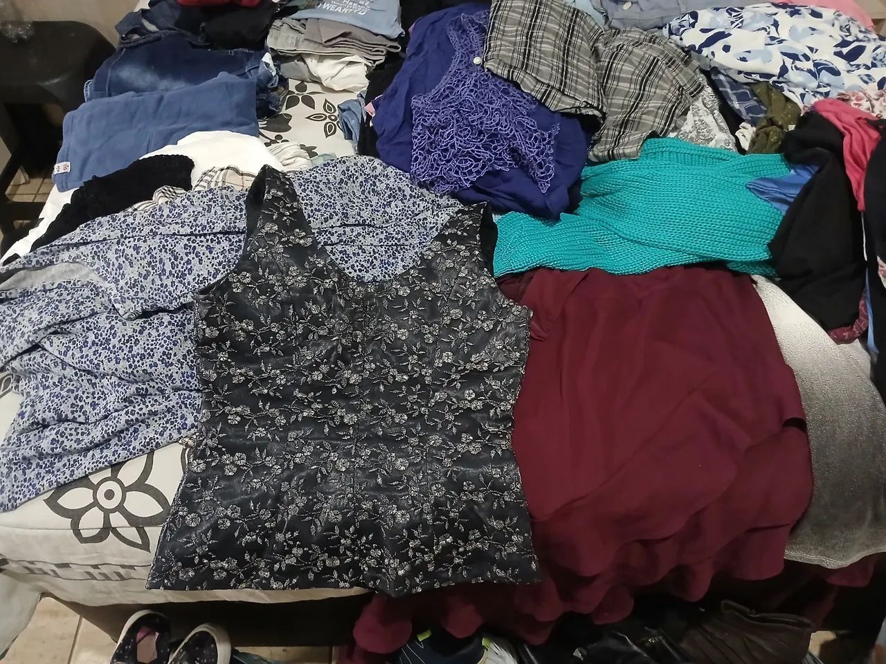 Lote com mais de 400 pecas de roupas para brecho - Foto 2