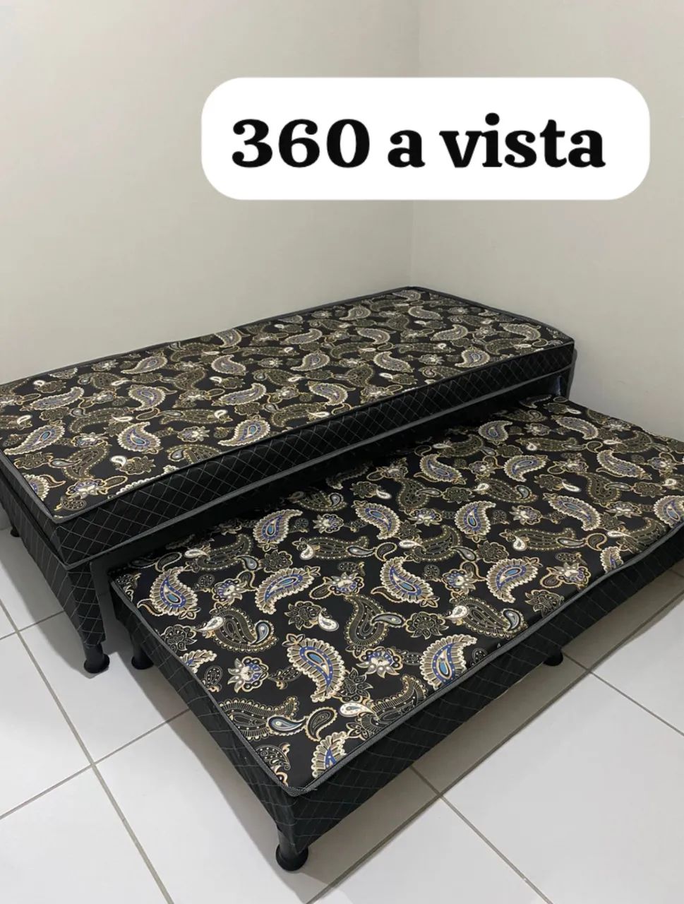 Solteirão com auxiliar 