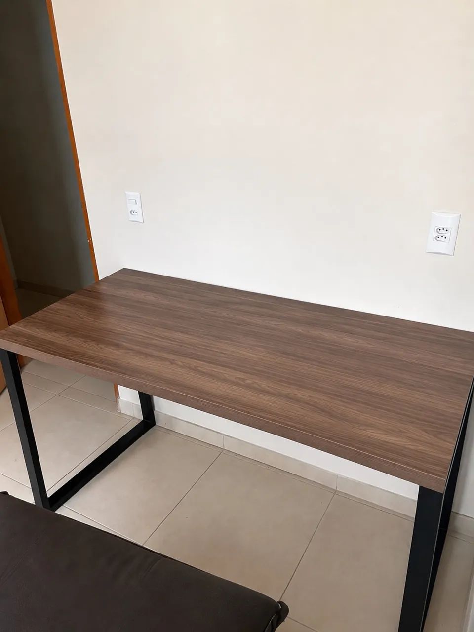 Mesa Escritório 77cm de Altura 190cm de Comprimento e 70cm de Largura  - Foto 3